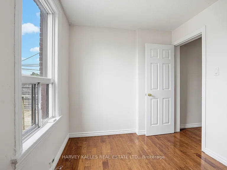 916 Bloor St W #UPPER — Photo 13