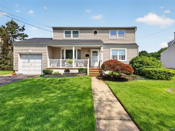 88 Crestwood Boulevard, Farmingdale, NY 11735