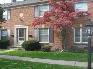 995 Vernier Rd, Grosse Pointe Woods, MI 48236