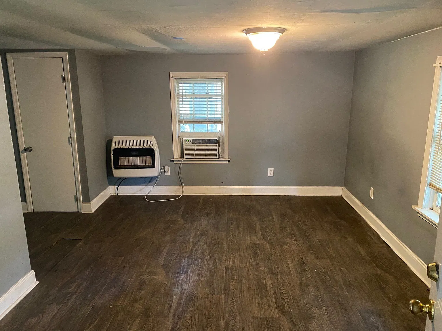 Studio, 400 sqft, $650 — Photo 4