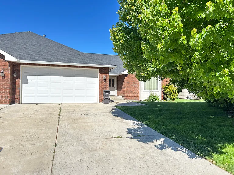 1018 S 88th Ave — Photo 1