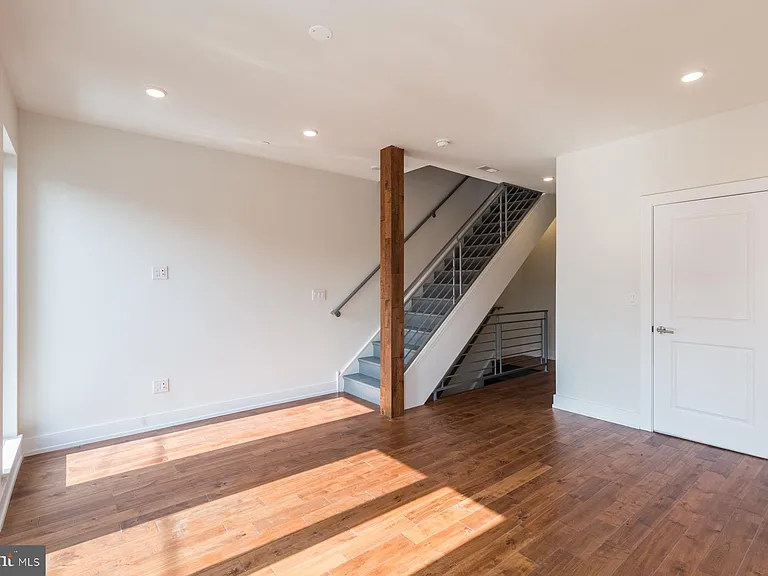 812 N Burns St #2 — Photo 4