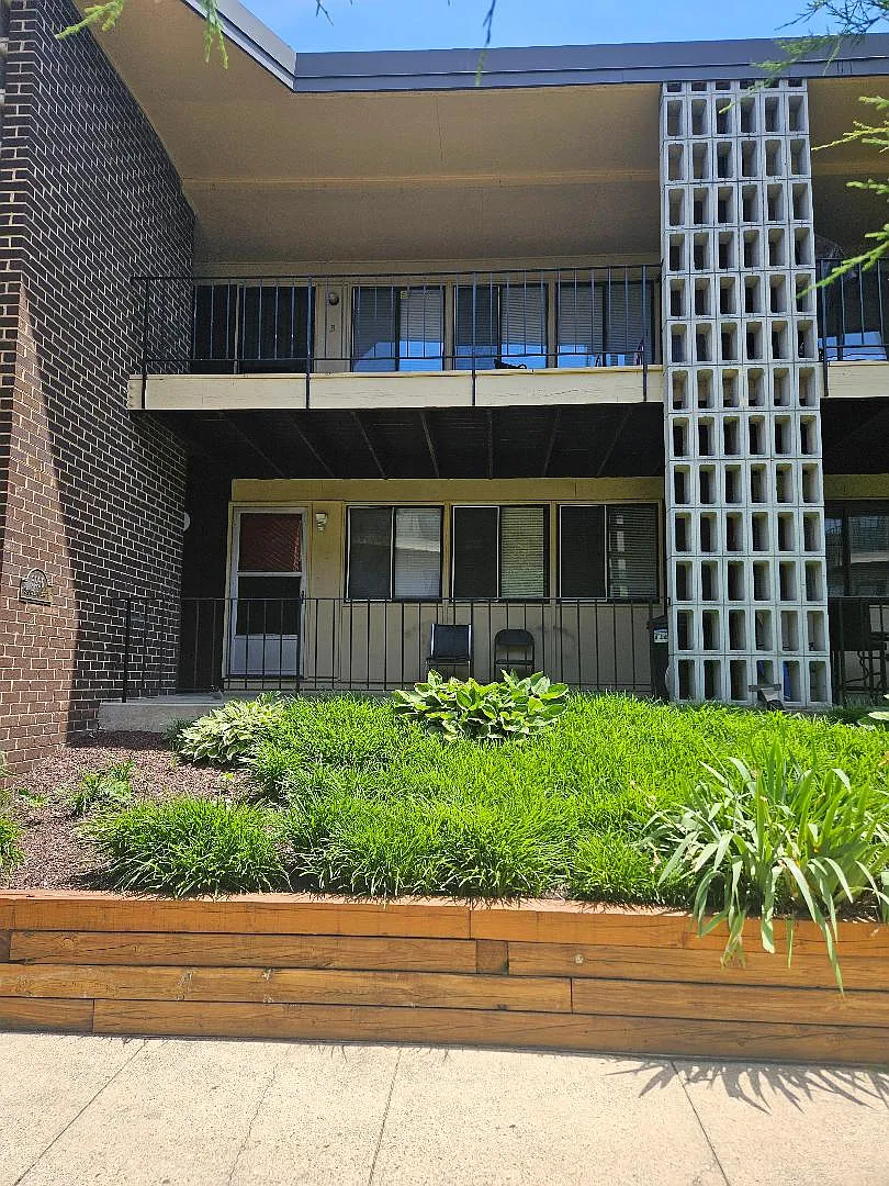 2 bed, 950 sqft, $1,800 — Photo 1