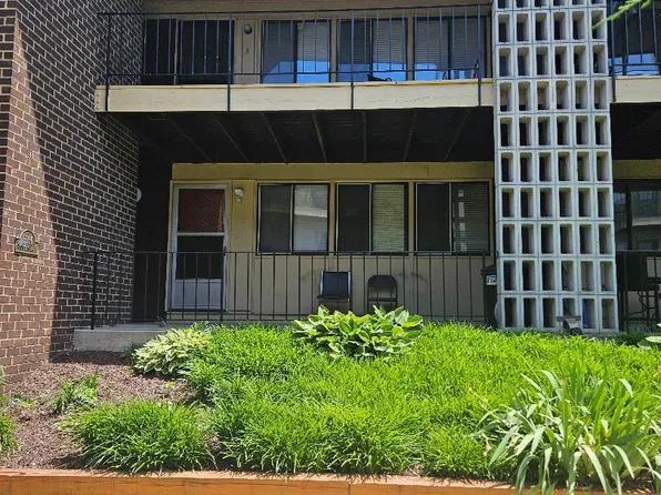 3936 Stone Gate Dr APT D, Suitland, MD 20746