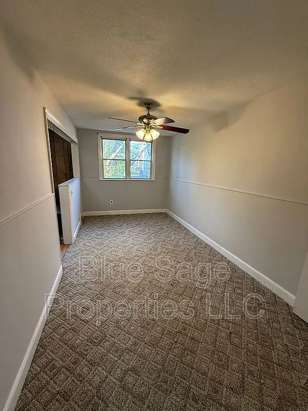 3 bed, 1.0 bath, 1120 sqft, $1,795 — Photo 4