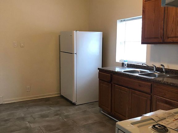 4th image of 4447 N Keokuk Ave #2