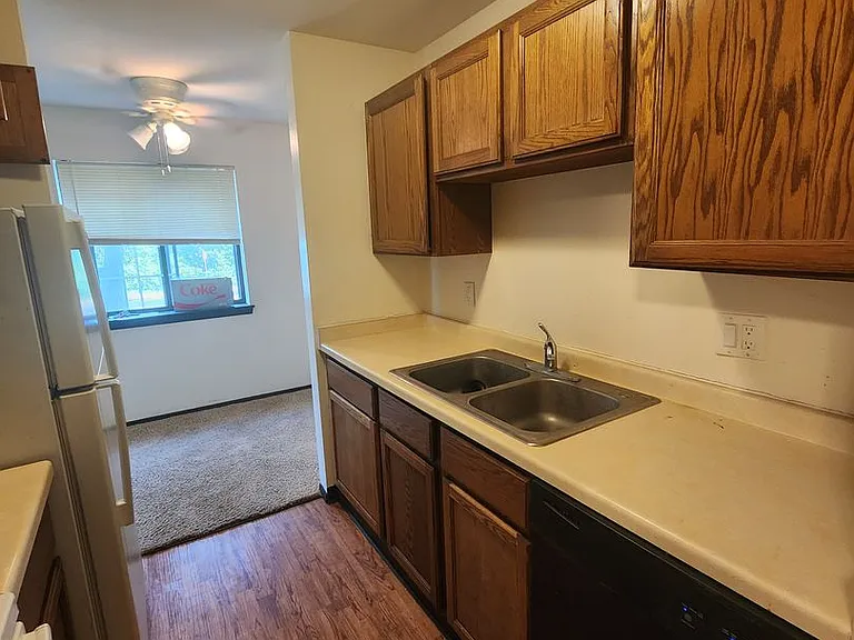 530 N Eau Claire Ave — Photo 18