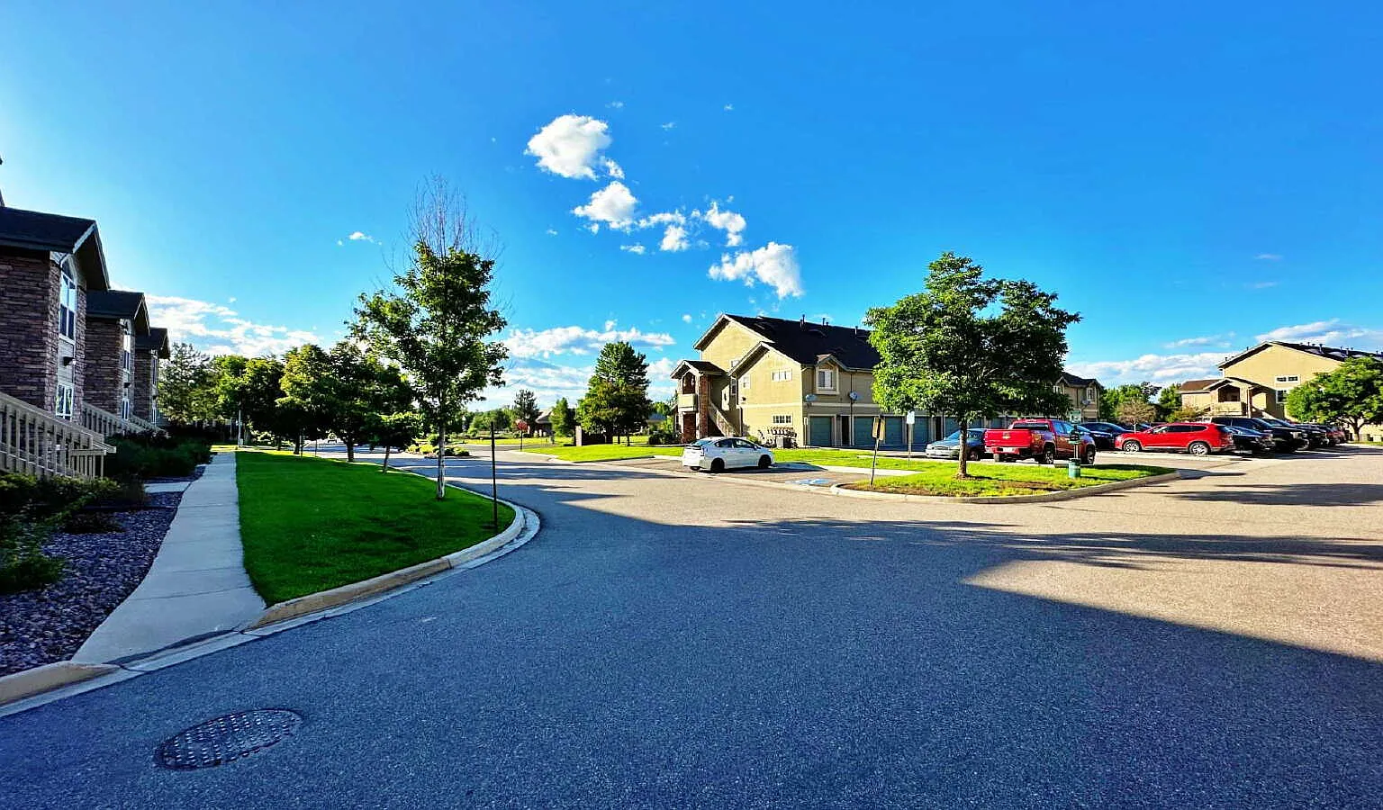 2 bed, 2.0 bath, 1098 sqft, $1,950 — Photo 2