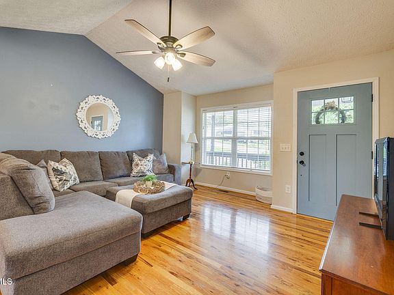 5th image of 111 Glen Ayre Dr