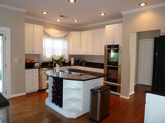 Updated Kitchen w/ High End Dacor Appliances
