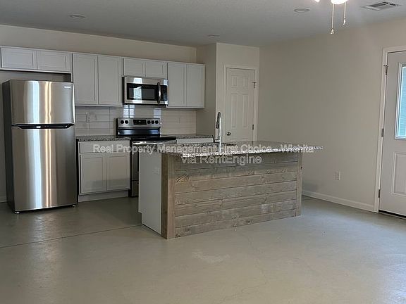 3rd image of 1703 N Grove Ave