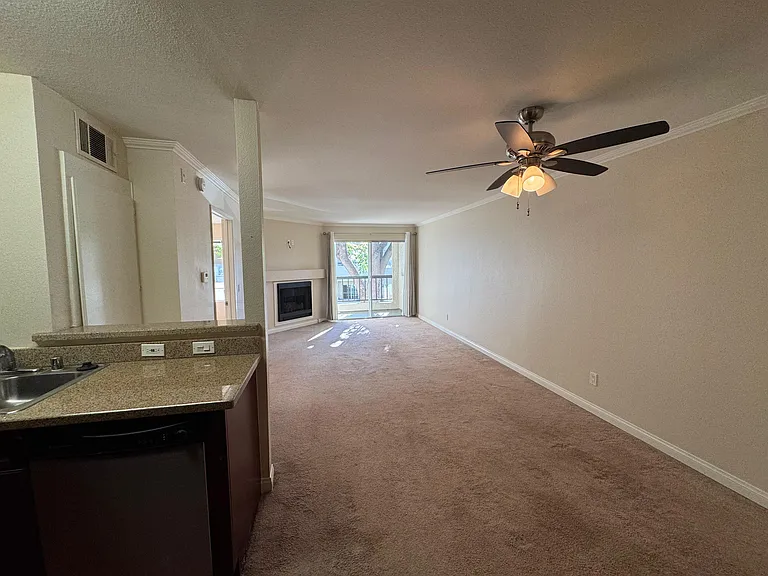 5510 Owensmouth Ave #202 — Photo 10