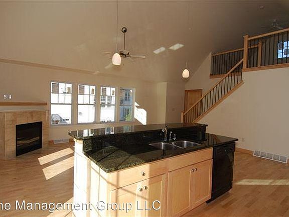 3rd image of 1800 N Warren Ave
