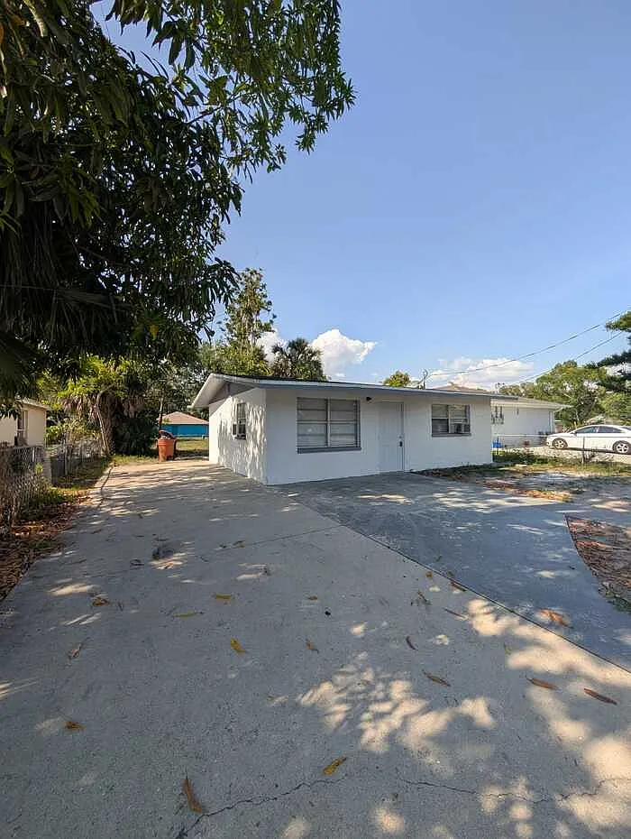 2 bed, 1.0 bath, $1,100 — Photo 1