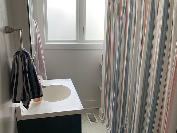 5th image of 628 Lexington Ave APT 3