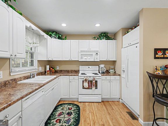 11th image of 542 Eastern Cross Ln