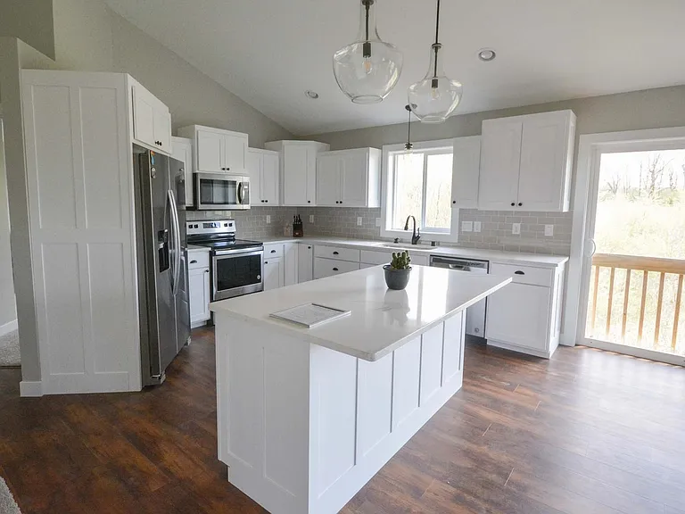 3548 Bridgeview Dr SE — Photo 4