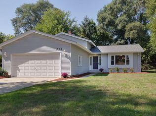 1209 Hillside Ln, McHenry, IL 60051