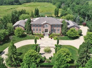 130 Rue Foret, Lake Forest, IL 60045