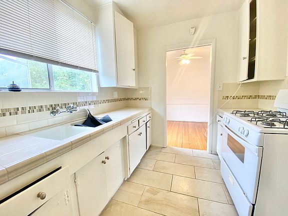 4th image of 1122 S Holt Ave #7