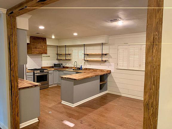 2nd image of 3031 Hill Hedge Dr