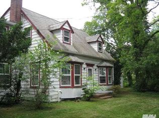 2 Merritts Rd, Farmingdale, NY 11735