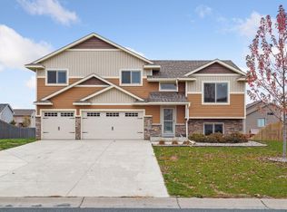 1714 Redhawk Way, Mayer, MN 55360