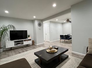 647 Cricket Ln, Woodbridge, NJ 07095