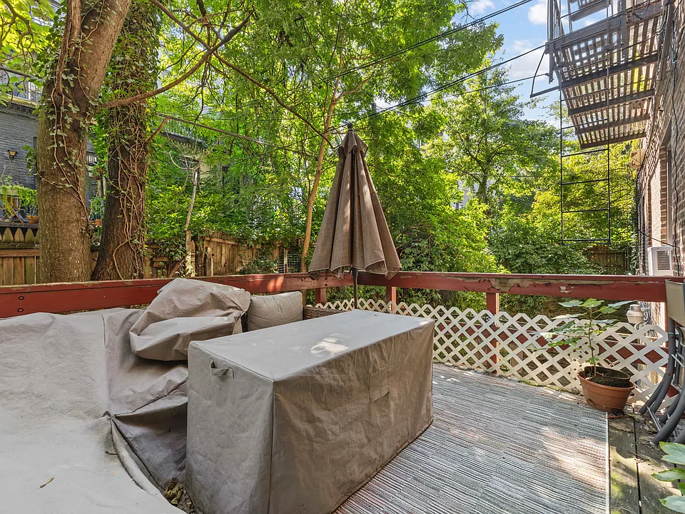 299 Adelphi St #106