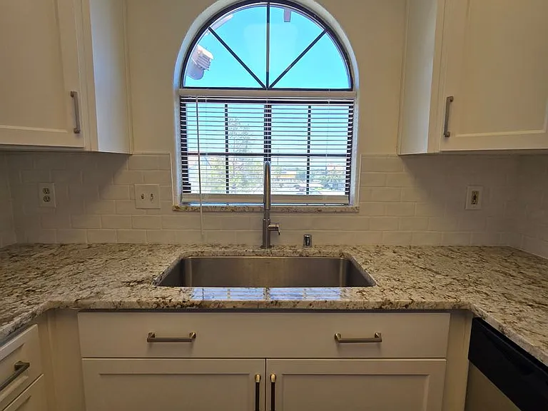 1421 Santa Margarita St #G — Photo 11