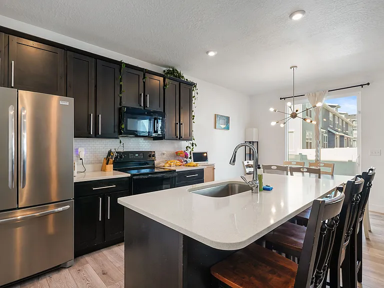 1082 S Lilac Way — Photo 6
