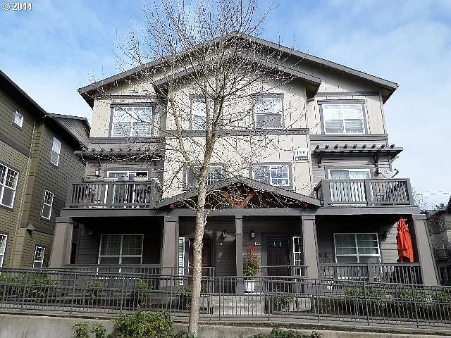 1100 SW 170th Ave #201 — Photo 1