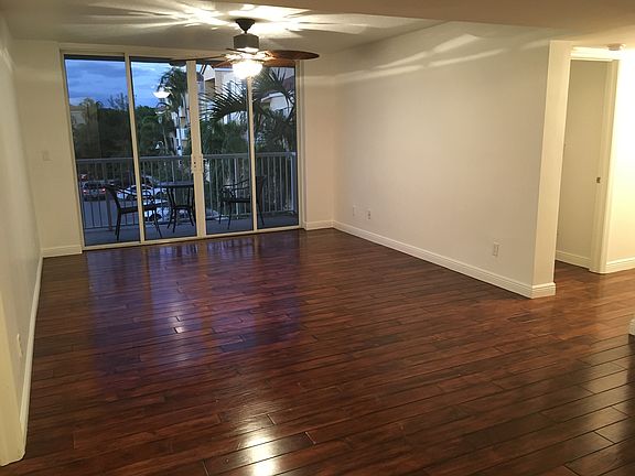 3rd image of 509 E Sheridan St APT 303