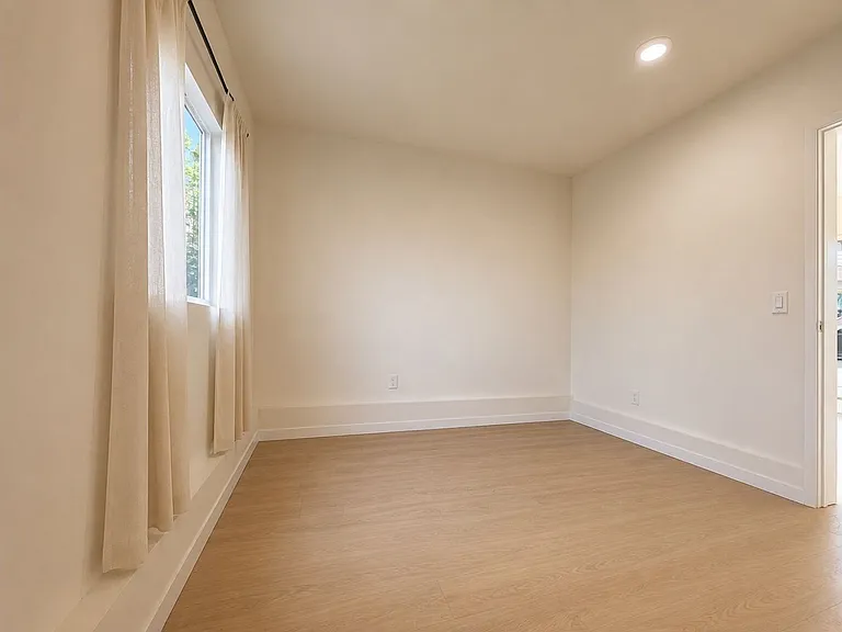 6819 N Figueroa St #23 — Photo 4