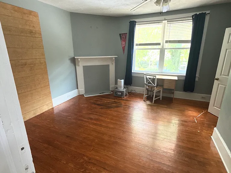 219 S Walker St #B — Photo 3