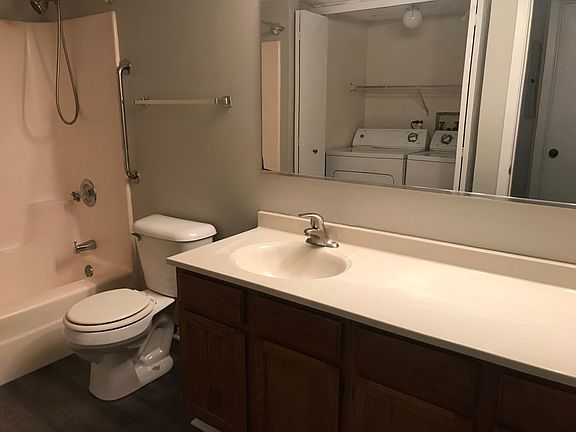 5th image of 1516 W Jefferson Ave