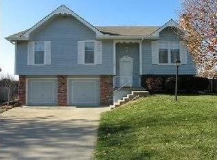 7102 Sobbie Rd, Pleasant Valley, MO 64068