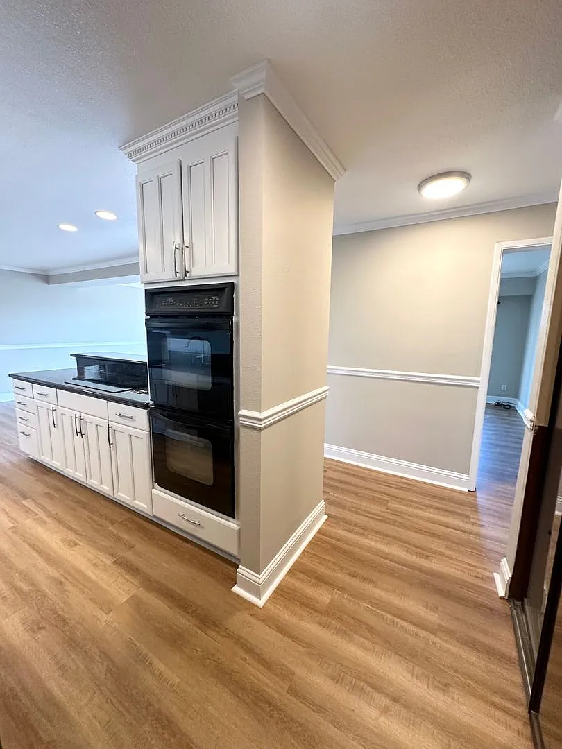 2-bed, 2-bath Condo with Sweeping Views of City and Space Needle! — Photo 2