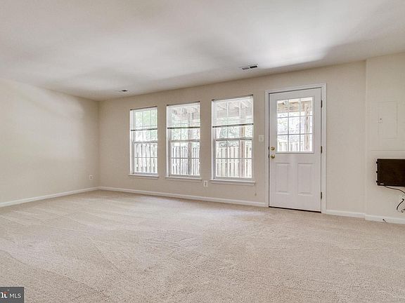5th image of 8074 Horseshoe Cottage Cir