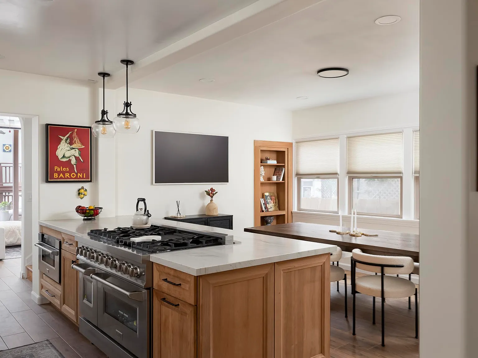 3 bed, 3.5 bath, 2000 sqft, $6,500 — Photo 1