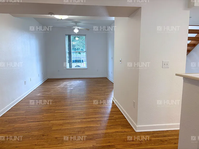 313 Willow Ln — Photo 3
