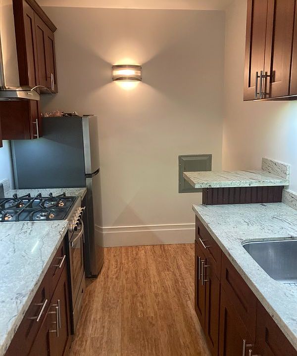 1st image of 299 Cole St APT 2