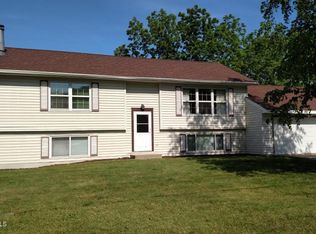 46962 Riverview Dr, La Crescent, MN 55947