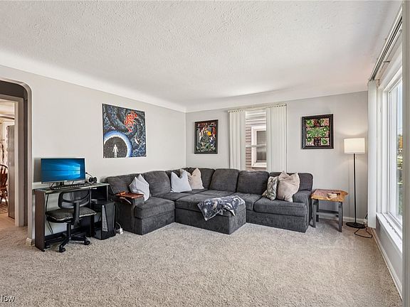 3rd image of 5511 Velma Ave