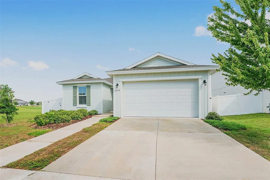 4 bed, 2.0 bath, 1910 sqft, $2,550 — Photo 3
