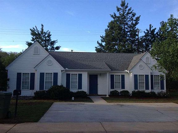 Driveway parking for 3 vehicles