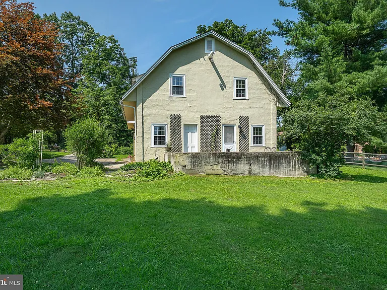 504 Harriton Rd — Photo 5