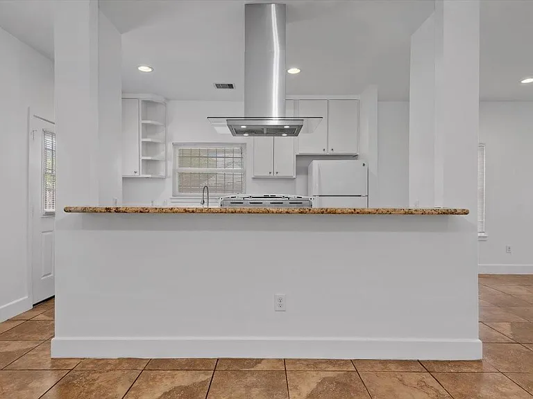 2514 Bennington St — Photo 14