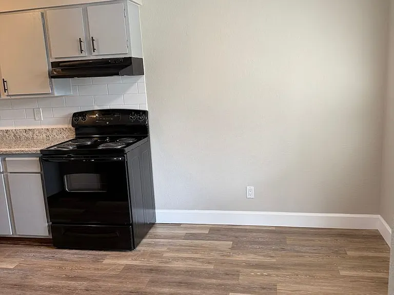 Cottonwood Creek Apartments — Photo 34