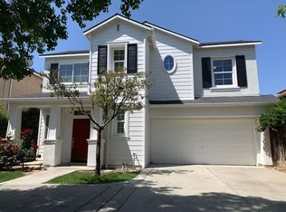 799 W Bordeaux Ln, Clovis, CA 93619